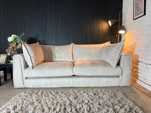 Dfs devine four - devine, four-seater